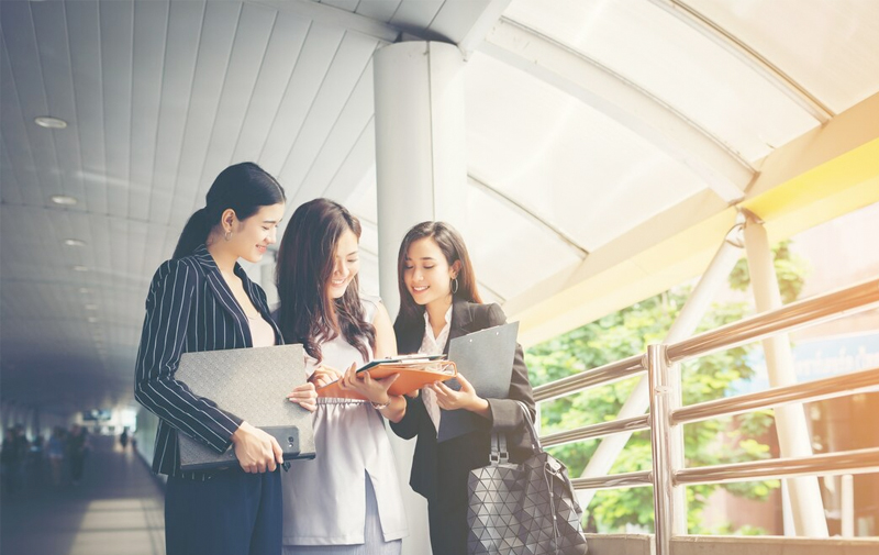 人才是企業(yè)核心競(jìng)爭(zhēng)力的重要組成部分，集團(tuán)致力于為員工提供優(yōu)越的職業(yè)發(fā)展通道，搭建一個(gè)充滿活力、公平競(jìng)爭(zhēng)的工作平臺(tái)。